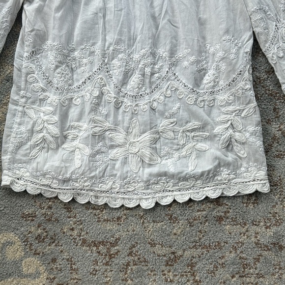 Blank NYC Off Shoulder Embroidered Blouse White XS - Picture 3 of 8